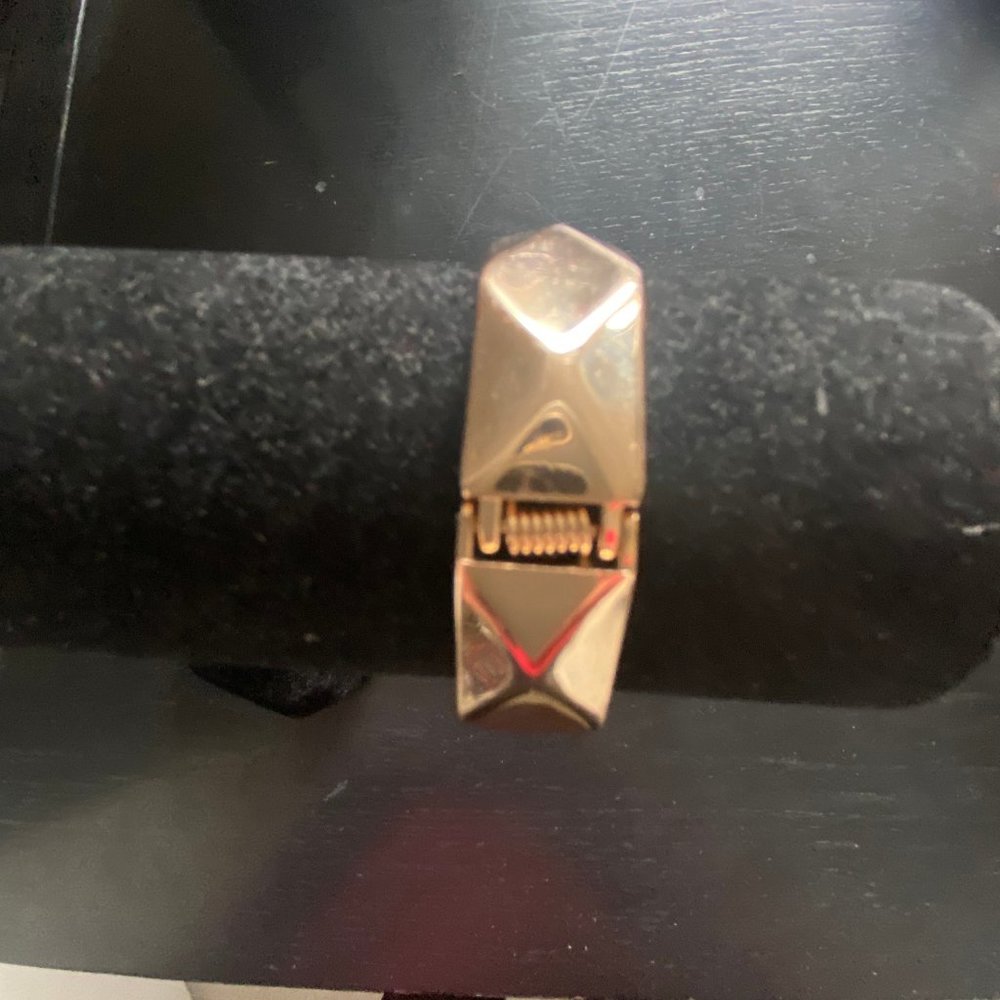 Simple elegant bangle - Picture 2 of 4
